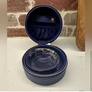 MUD PIE Navy Blue Round Jewelry Case imprinted with “all that glitters”